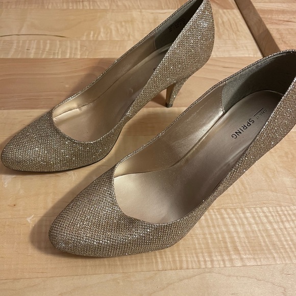 CALL IT SPRING - Sparkle Gold Pumps - Size 10 *like new* - Picture 3 of 6